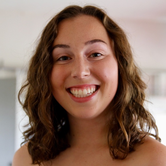 Meet your Posher, Emily - Picture 2 of 5